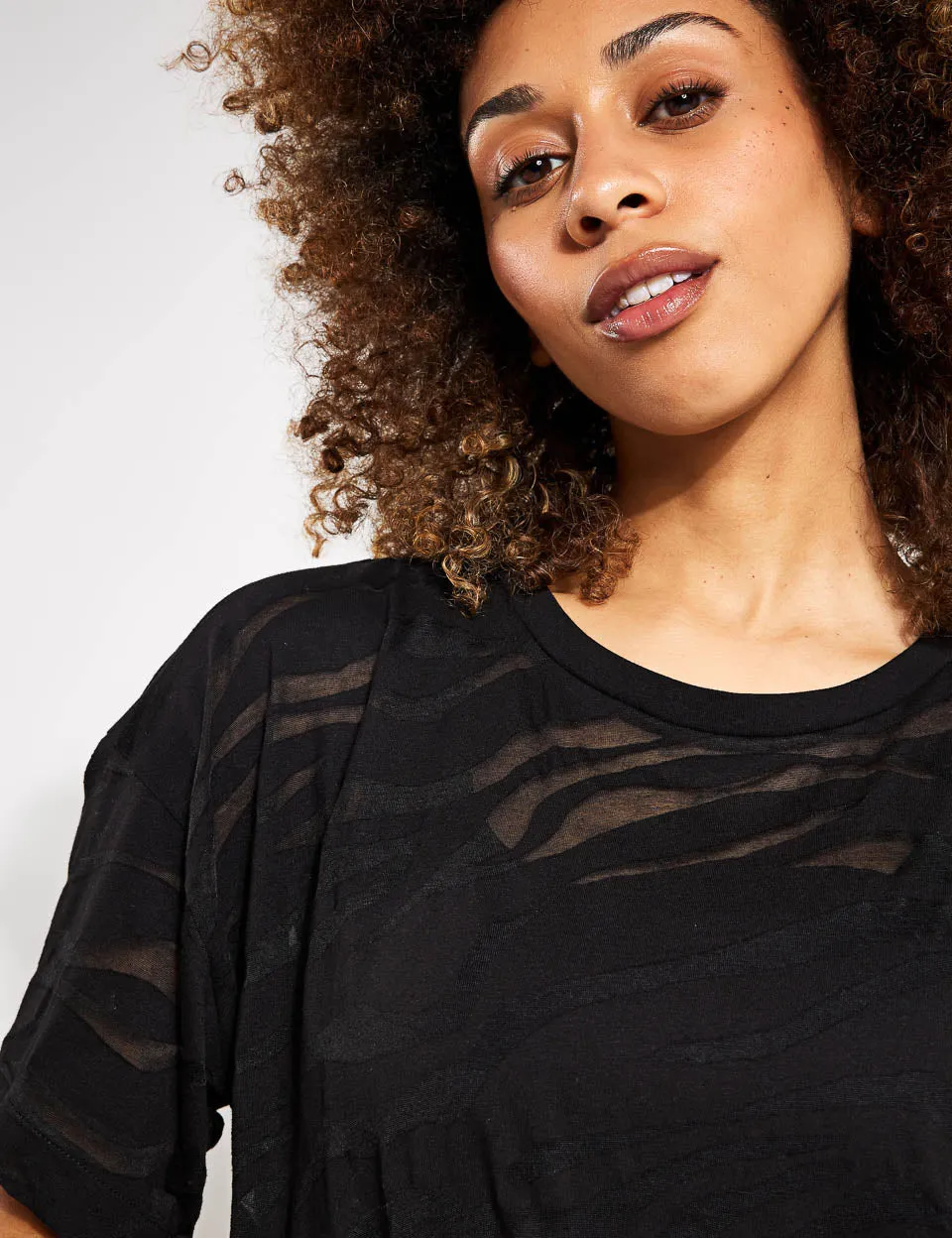 Lightweight Scoop Neck Relaxed T-Shirt - Black